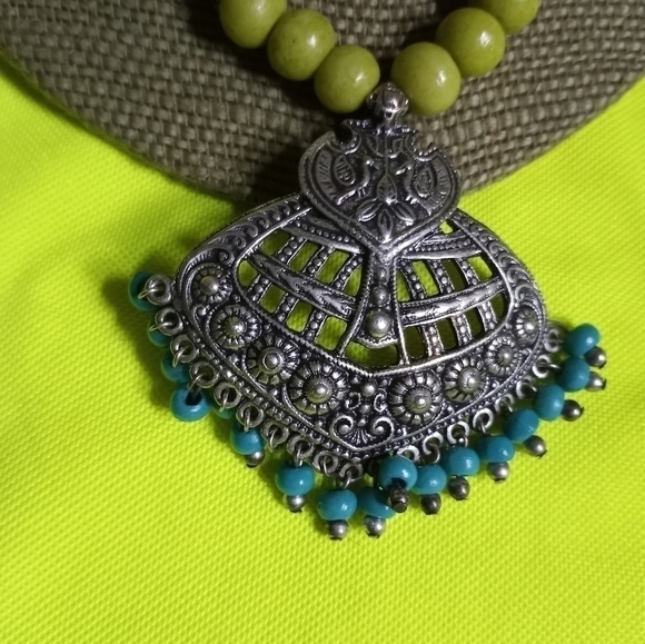 Silvertone blue green beaded necklace - Picture 6 of 6